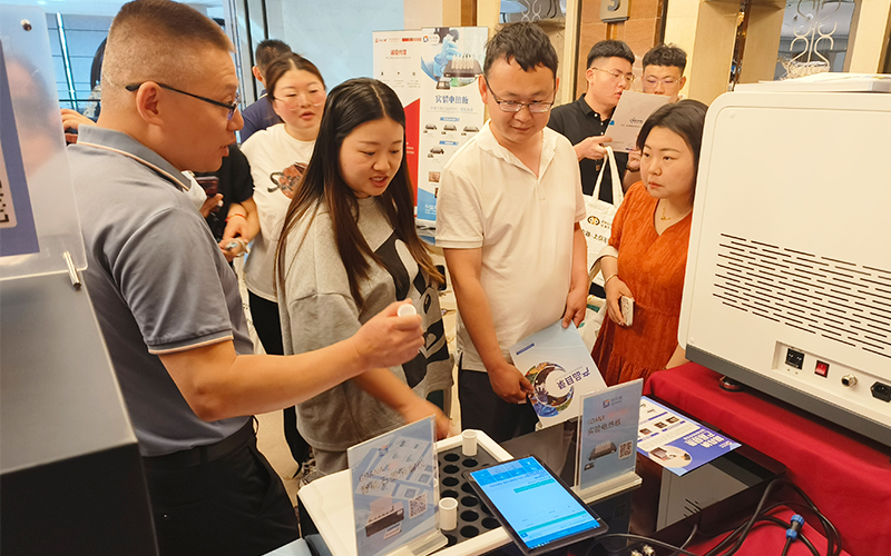 格丹纳区域经理同广大科技工作者深入沟通交流